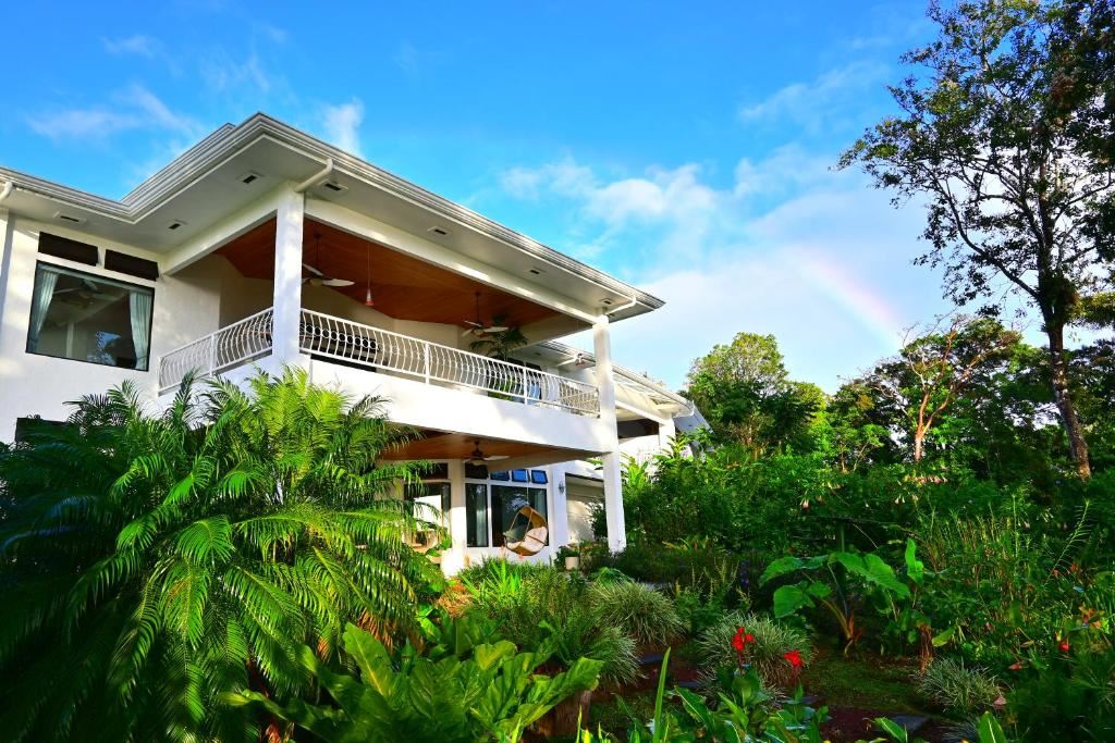 RE/MAX real estate, Costa Rica, Liberia, Villa Corazon - private luxury gem on Lake arenal, for sale, Costa Rica